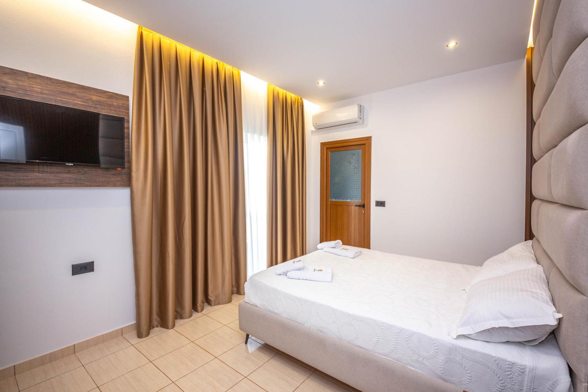 Hotel New Crystal Ksamil Exterior photo