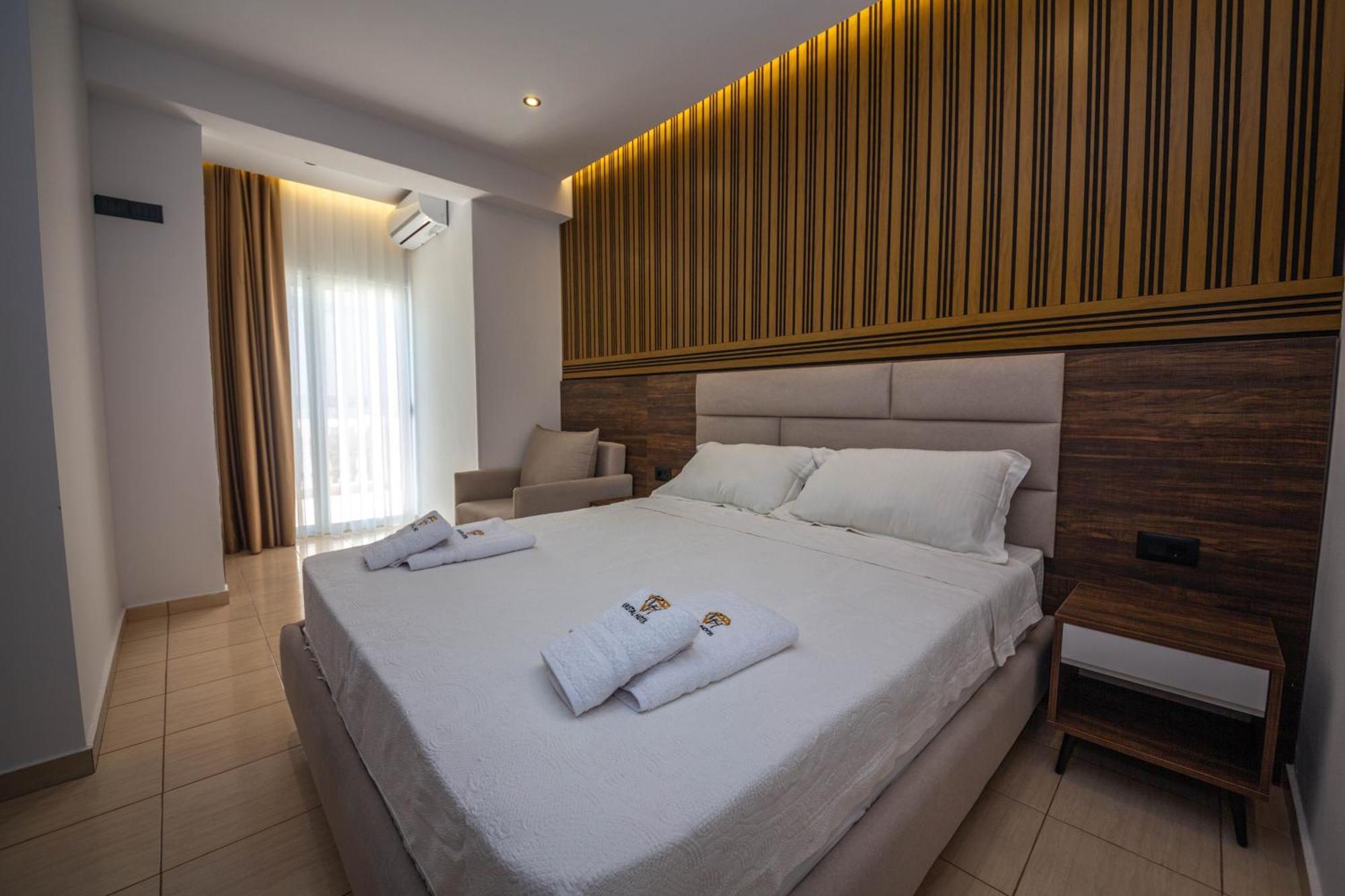 Hotel New Crystal Ksamil Exterior photo