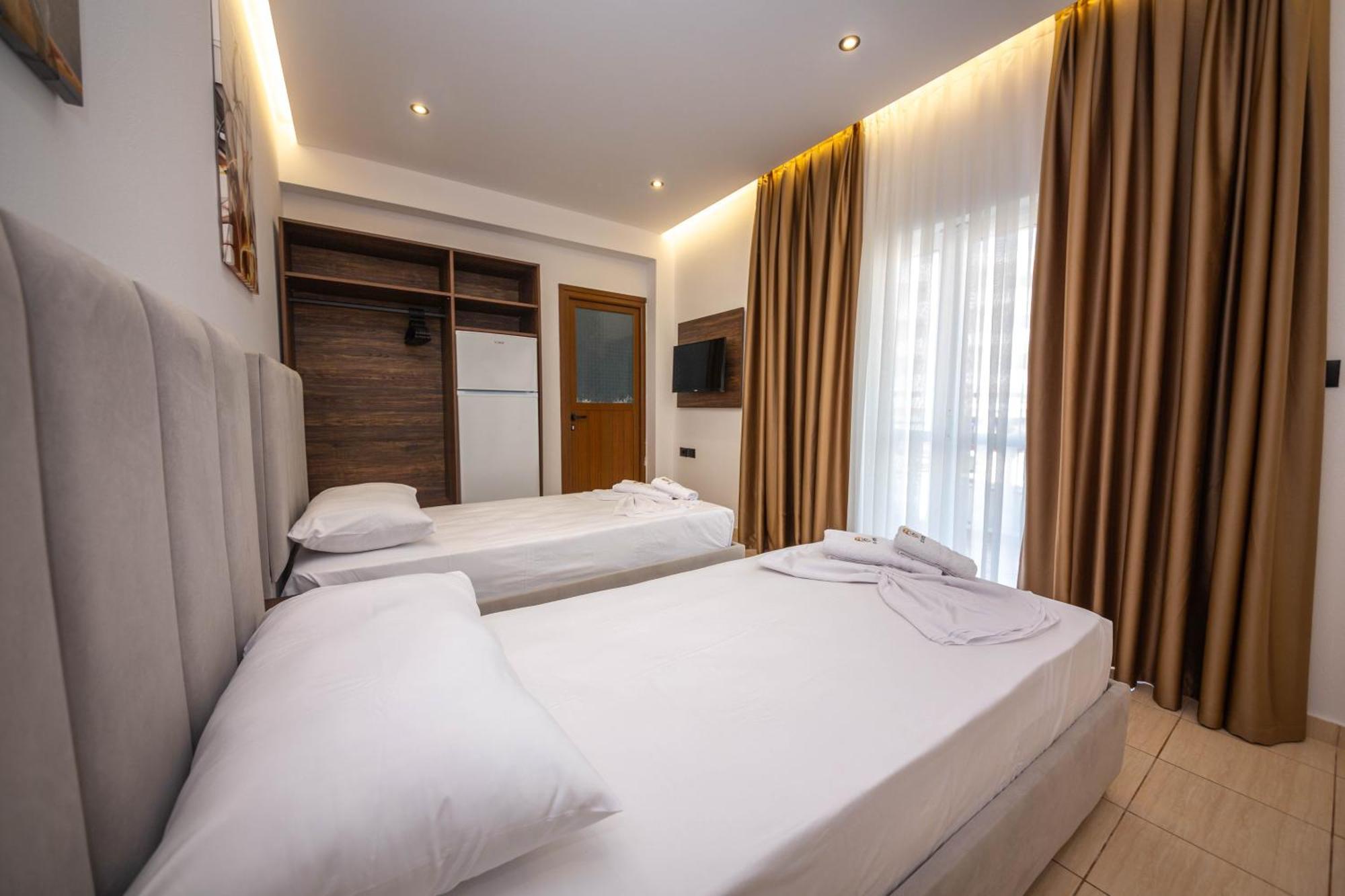 Hotel New Crystal Ksamil Exterior photo